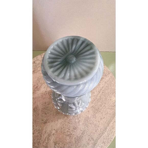 Vintage Fenton Blue Opalescent Hobnail Decanter with Stopper Vase Decor - Picture 5 of 13